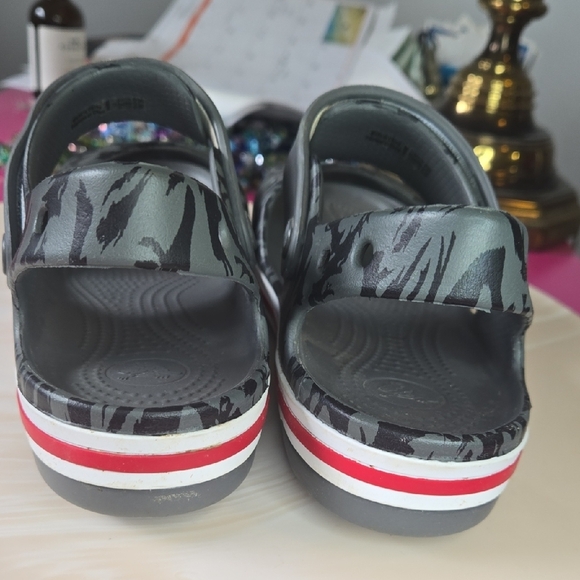 CROCS Gray Sandals with Red and White Soles - Picture 7 of 9